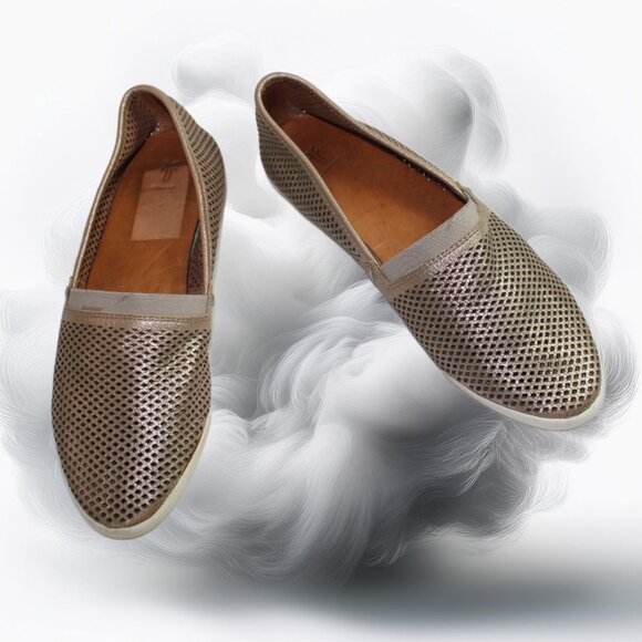 Frye Melanie Rose Gold Perforated Slip On, Size 9 - Picture 4 of 8